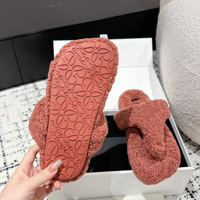 LW SHEARLING THONG SLIPPER IN BRICK