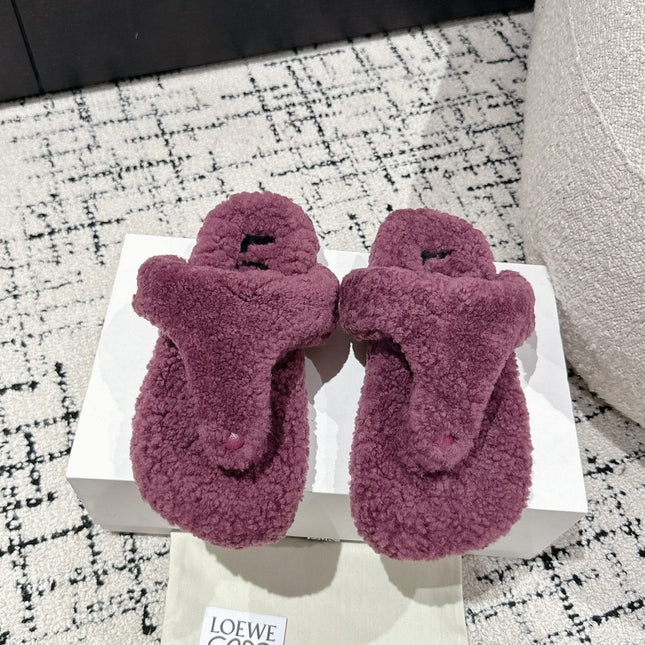 LW SHEARLING THONG SLIPPER IN GRAPE