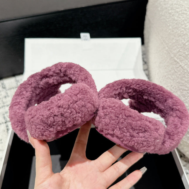 LW SHEARLING THONG SLIPPER IN GRAPE