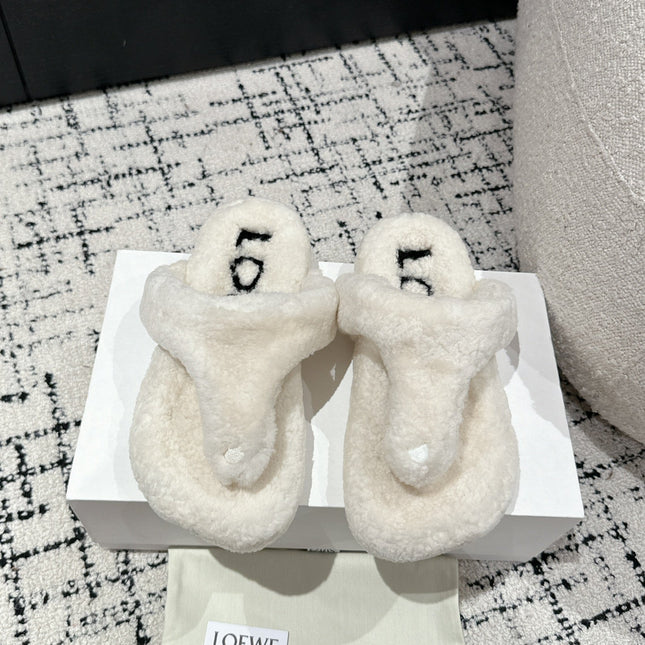 LW SHEARLING THONG SLIPPER IN WHITE