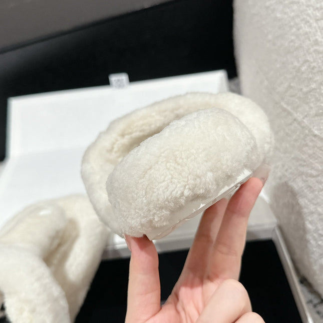 LW SHEARLING THONG SLIPPER IN WHITE