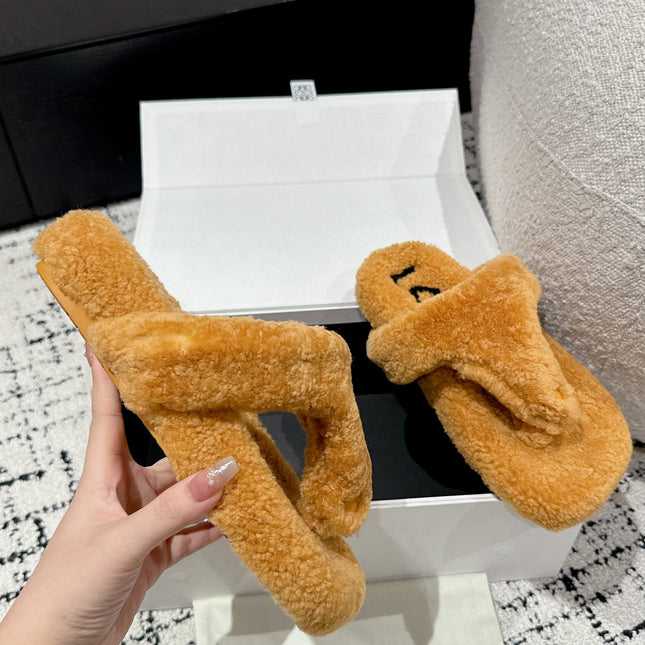 LW SHEARLING THONG SLIPPER IN BRONZE