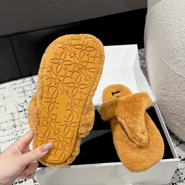 LW SHEARLING THONG SLIPPER IN BRONZE