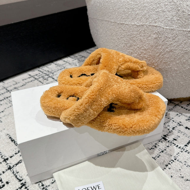 LW SHEARLING THONG SLIPPER IN BRONZE