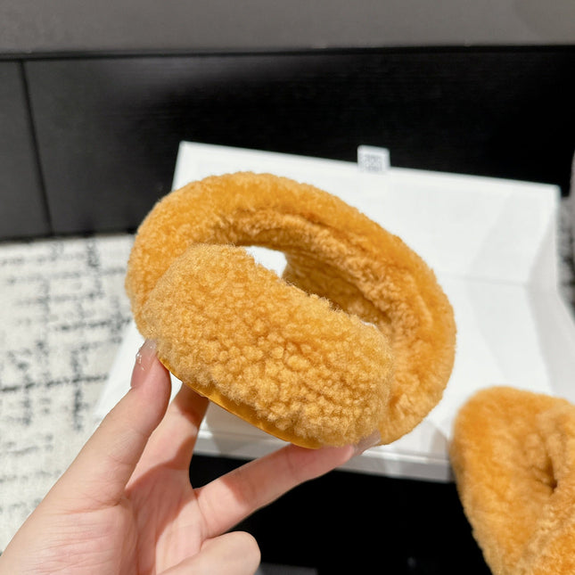 LW SHEARLING THONG SLIPPER IN BRONZE