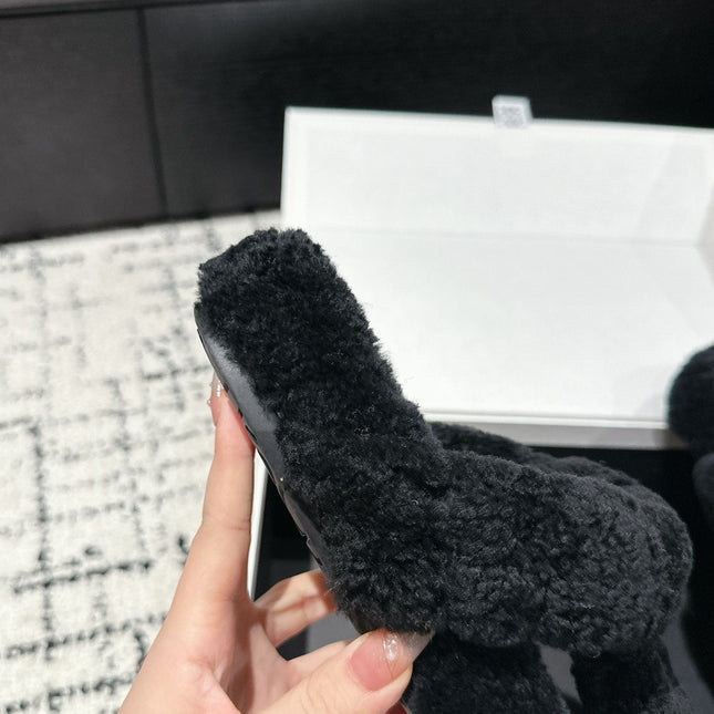 LW SHEARLING THONG SLIPPER IN BLACK