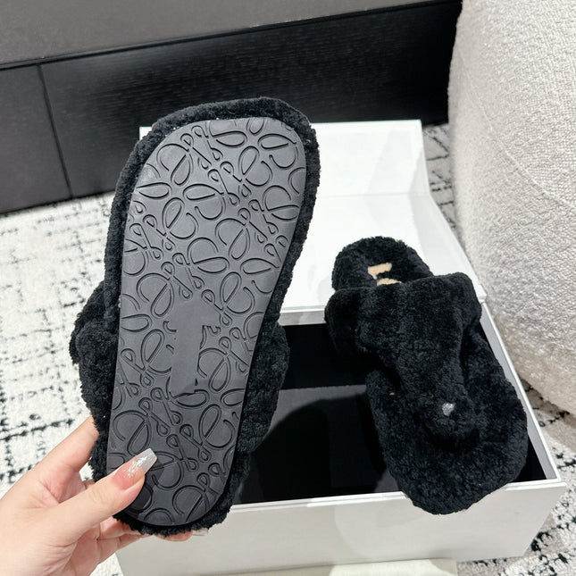 LW SHEARLING THONG SLIPPER IN BLACK