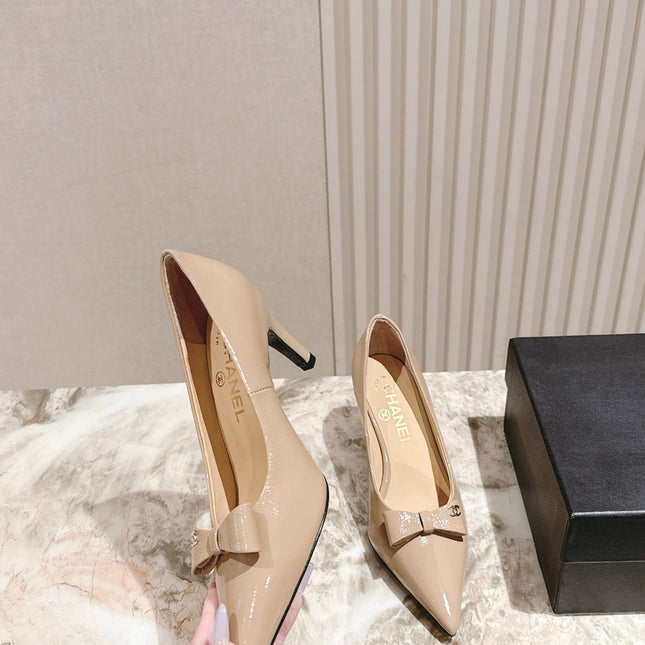 CC HIGH HEEL PUMPS 25S IN BEIGE LAMBSKIN WITH BOW ATTACHED