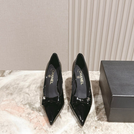 CC HIGH HEEL PUMPS 25S IN BLACK LAMBSKIN WITH BOW ATTACHED