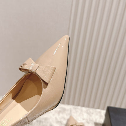 CC HIGH SLINGBACK IN BEIGE LAMBSKIN WITH BOW ATTACHED