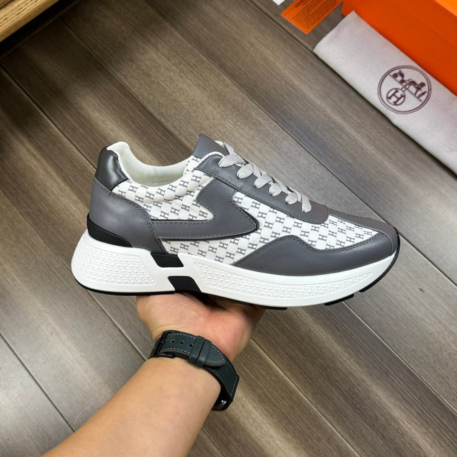 HM PRINTED SNEAKER WHITE AND GRAY TOTEM FABRIC