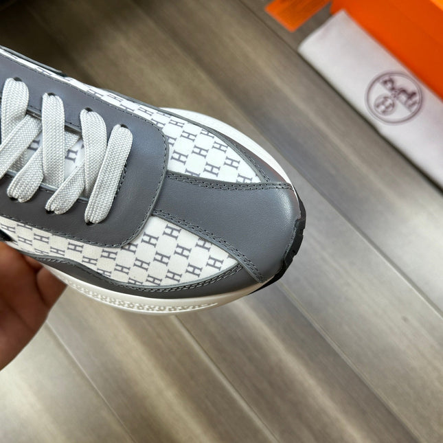 HM PRINTED SNEAKER WHITE AND GRAY TOTEM FABRIC