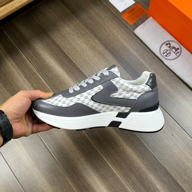 HM PRINTED SNEAKER WHITE AND GRAY TOTEM FABRIC