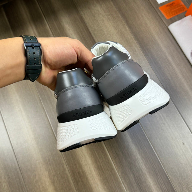 HM PRINTED SNEAKER WHITE AND GRAY TOTEM FABRIC