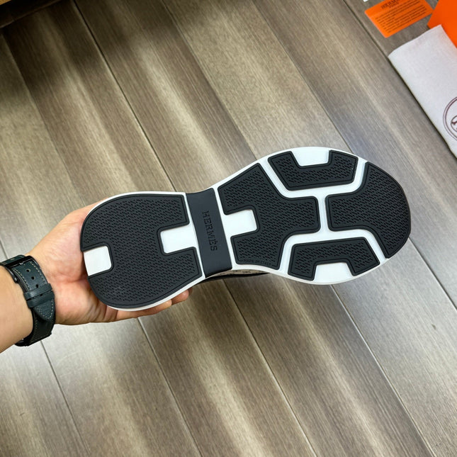 HM PRINTED SNEAKER WHITE AND GRAY TOTEM FABRIC