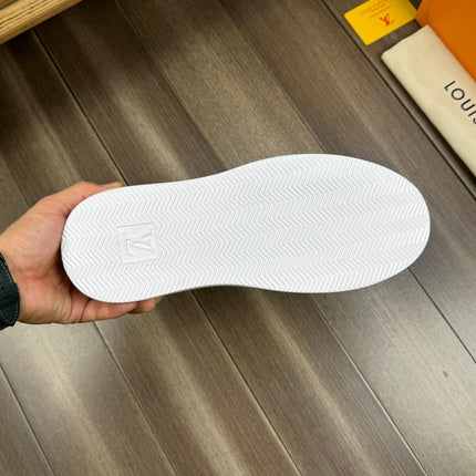 LV TRAINER SNEAKER WHITE AND BLACK CALFSKIN AND BREATHABLE FABRIC