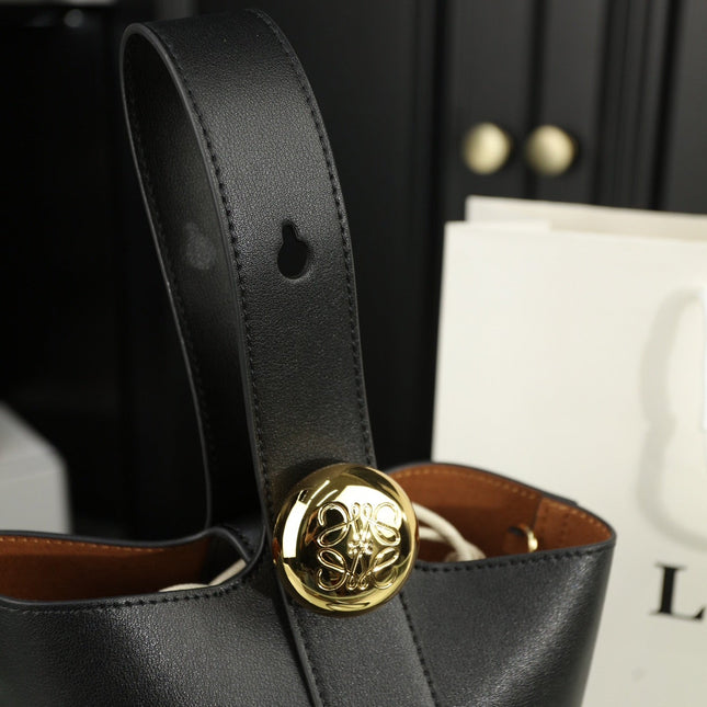 LOE MINI 19 PEBBLE BUCKET IN BLACK MELLOW CALFSKIN