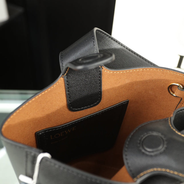 LOE MINI 19 PEBBLE BUCKET IN BLACK MELLOW CALFSKIN