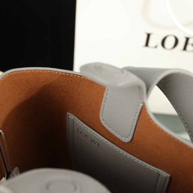 LOE MINI 19 PEBBLE BUCKET IN GRAY STEEL MELLOW CALFSKIN