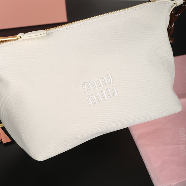 CHAIN SHOULDER BAG 18 IN WHITE FABRIC GOLD HARDWARE