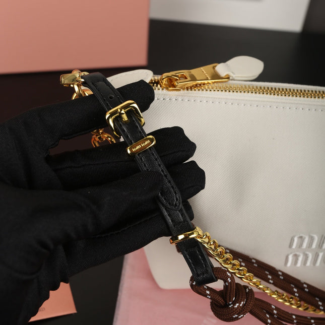 CHAIN SHOULDER BAG 18 IN WHITE FABRIC GOLD HARDWARE