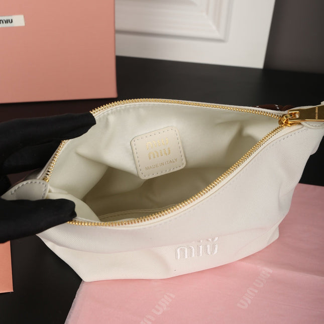 CHAIN SHOULDER BAG 18 IN WHITE FABRIC GOLD HARDWARE