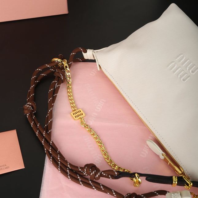 CHAIN SHOULDER BAG 18 IN WHITE FABRIC GOLD HARDWARE