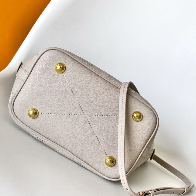 BLOSSOM 20 IN LIGHT BEIGE MAHINA CALFSKIN