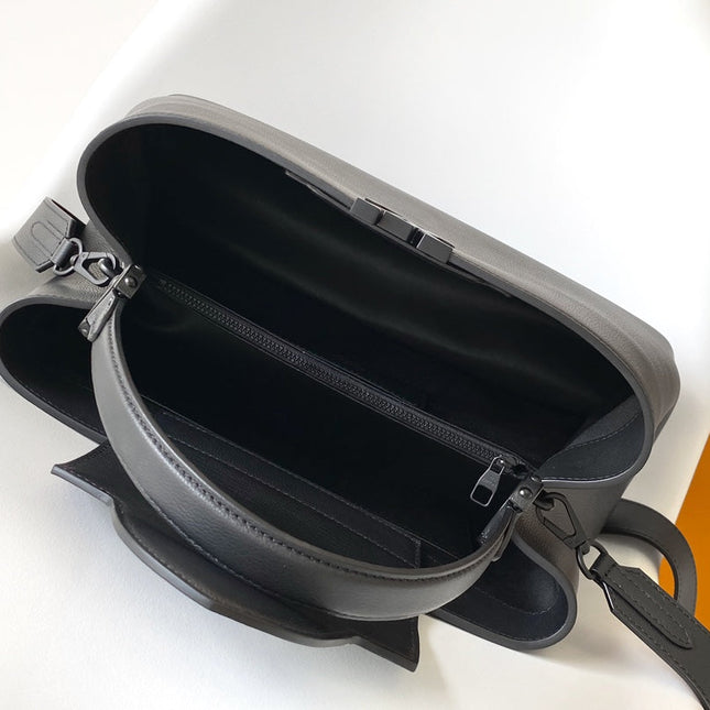 CAPUCINES 38 IN BLACK TAURILLON BLACK HARDWARE