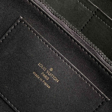 CAPUCINES 38 IN BLACK TAURILLON BLACK HARDWARE