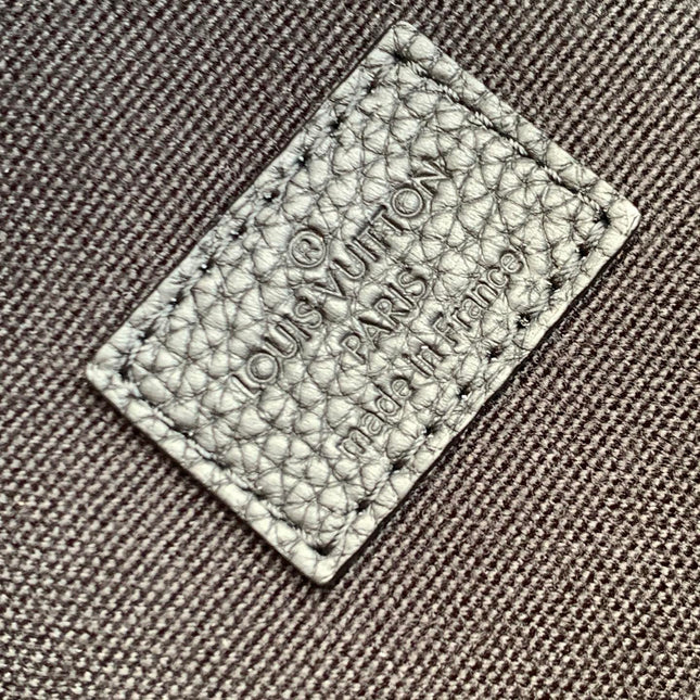 LV 25S DYNAMIC DENIM EMBROIDERED BUMBAG 37 IN BLACK CANVAS