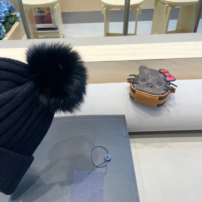 KNITTED BEANIE HAT IN BLACK WOOL AND FOX FUR 409788