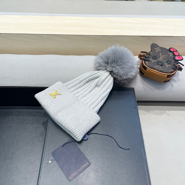 KNITTED BEANIE HAT IN LIGHT GRAY WOOL AND FOX FUR 409791