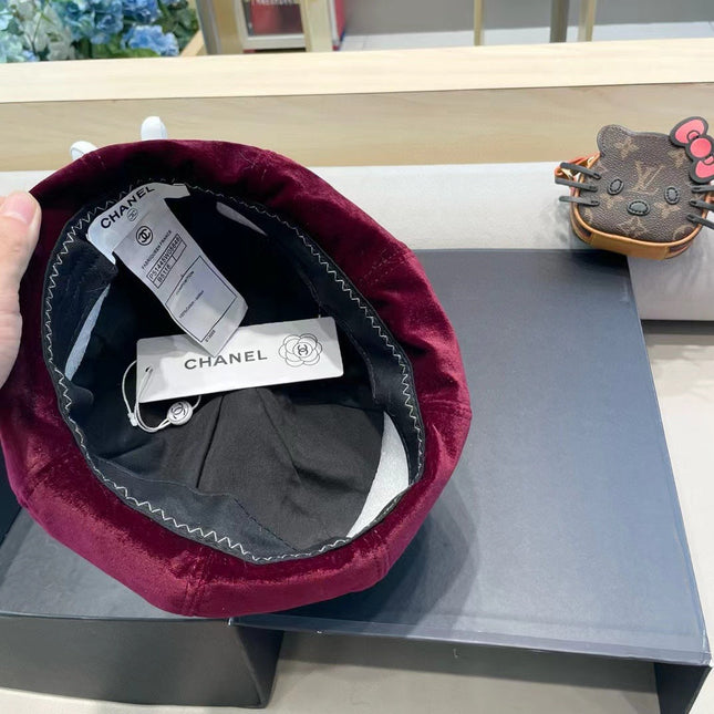 BERET HAT IN MAROON RED VELVET 413325