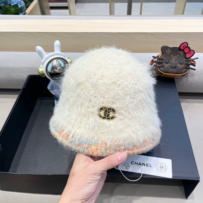 BUCKET HAT IN BISQUE BEIGE LAMB FUR 419467