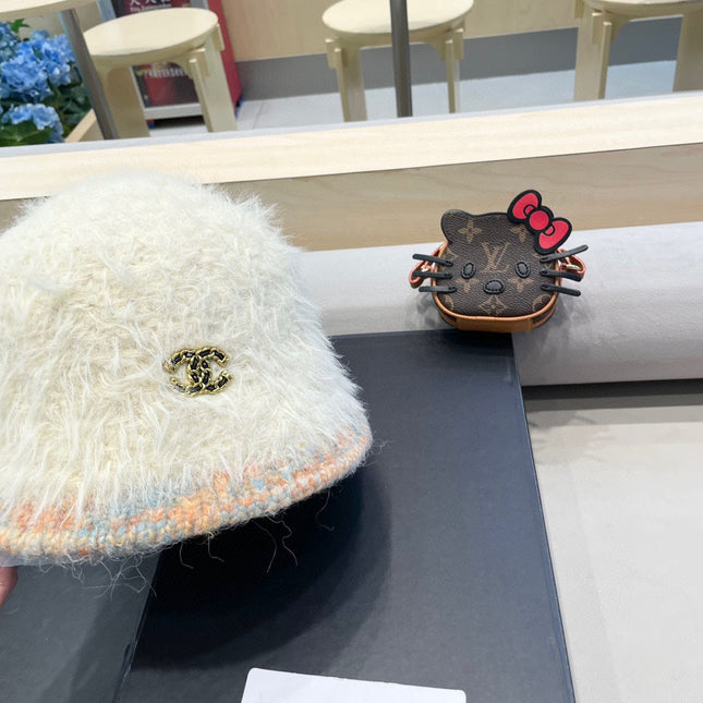 BUCKET HAT IN BISQUE BEIGE LAMB FUR 419467