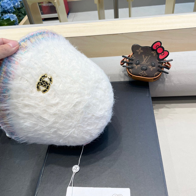 BUCKET HAT IN WHITE LAMB FUR 419468