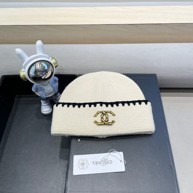 BEANIE HAT IN WHITE WOOL 419782