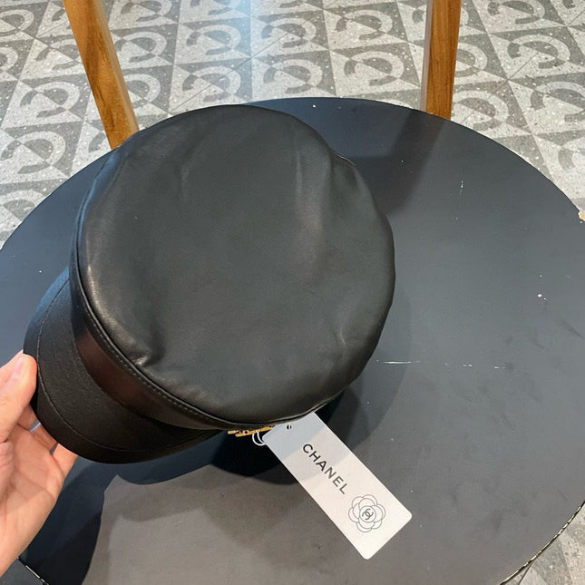 NEWSBOY CAP IN BLACK CALFSKIN 421107