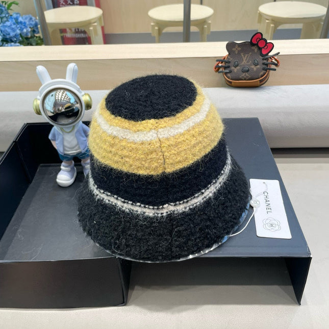 BUCKET HAT IN COLORFUL FLEECE 421129