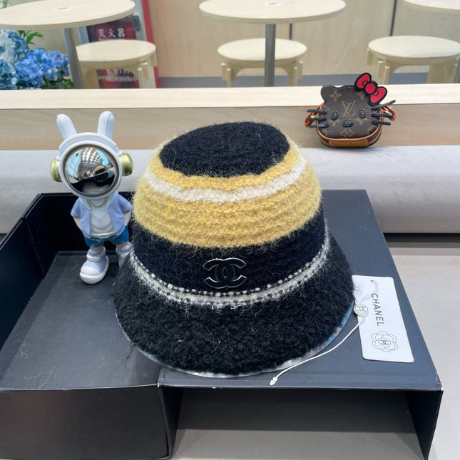 BUCKET HAT IN COLORFUL FLEECE 421129