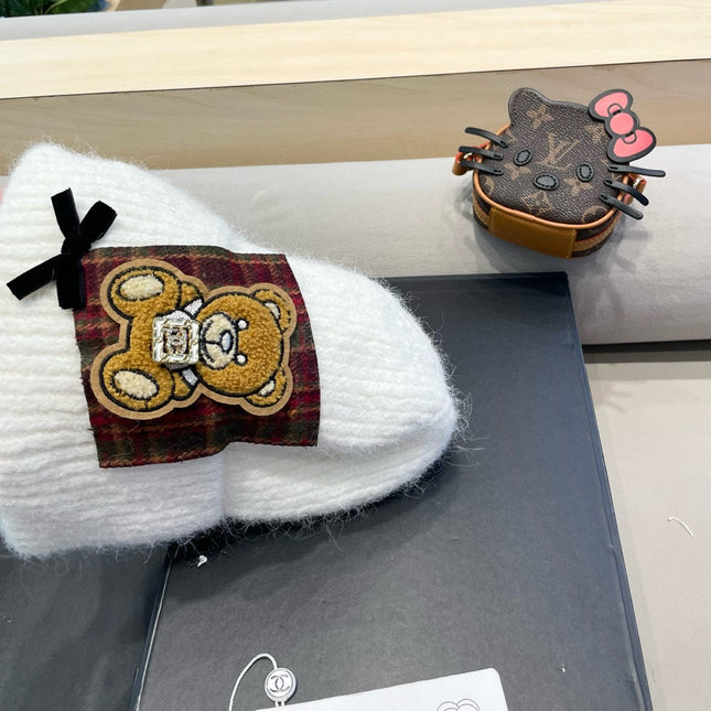 BEANIE HAT IN WHITE WOOL WITH BOW 421253