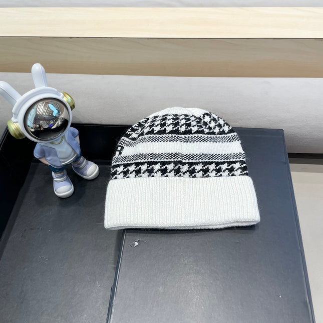 KNITTED BEANIE HAT IN WHITE MIX BLACK CASHMERE WOOL 422479