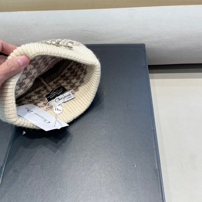 KNITTED BEANIE HAT IN BEIGE CASHMERE WOOL 422480