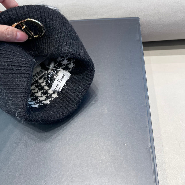 KNITTED BEANIE HAT IN BLACK CASHMERE WOOL 422481