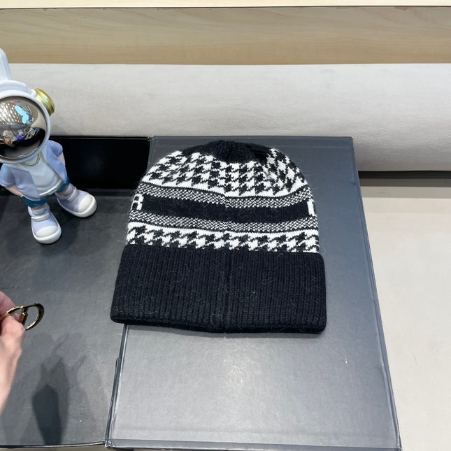 KNITTED BEANIE HAT IN BLACK CASHMERE WOOL 422481