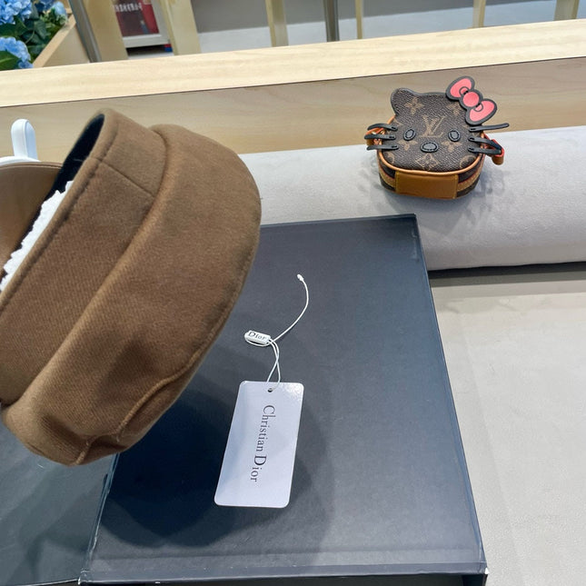 BAKER BOY HAT IN COFFEE BROWN COTTON AND LEATHER 428245