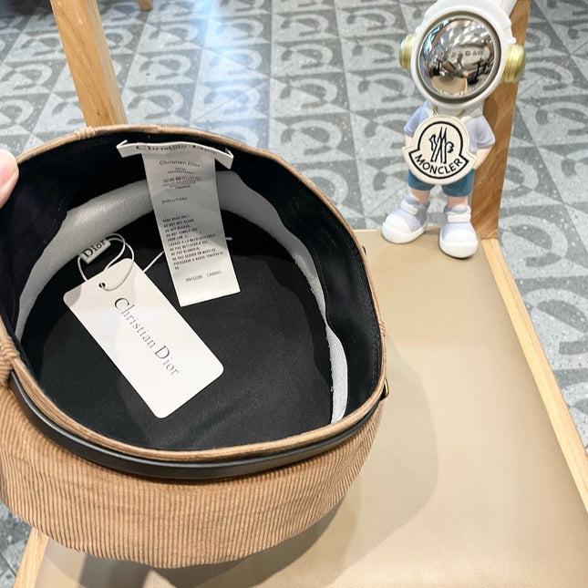 BERET HAT IN CAMEL BEIGE VELVET 430041