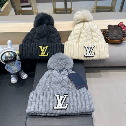 KNITTED BEANIE HAT IN BEIGE WOOL AND LAMB FUR 430045