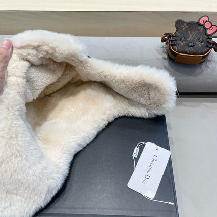 TRAPPER HAT IN BLACK VELVET AND RABBIT FUR 431381
